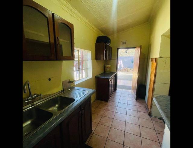 8 BEDROOM HOUSE FOR SALE IN BOKSBURG SOUTH